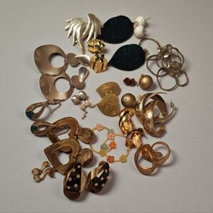 Fabulous Lot of Vintage Earrings Maximalism Edgy Boho Hippie ART TEACHER STYLE